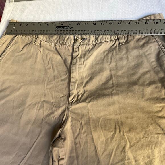 Basic Editions Mens Casual Cargo Khaki Shorts, size 42, Tan - Picture 2 of 9